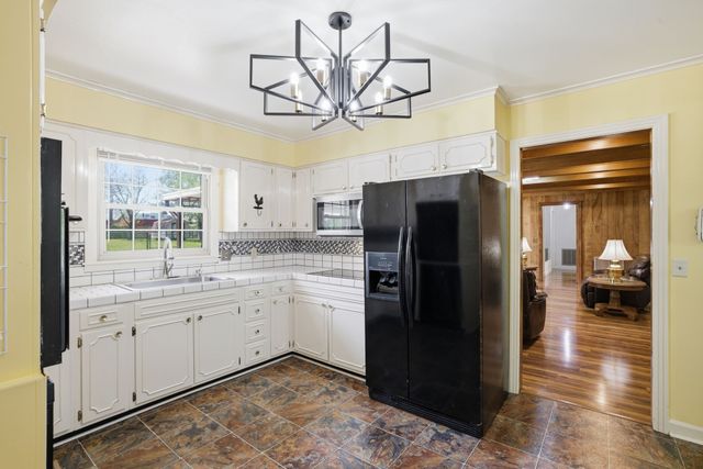 100 April Ln, Shelbyville, TN 37160