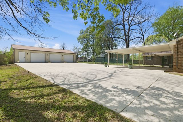 100 April Ln, Shelbyville, TN 37160