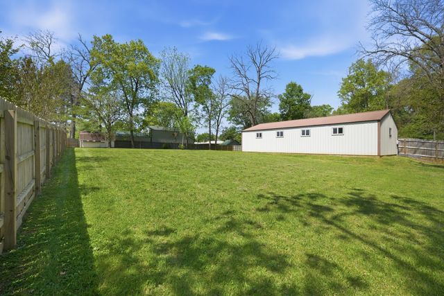 100 April Ln, Shelbyville, TN 37160