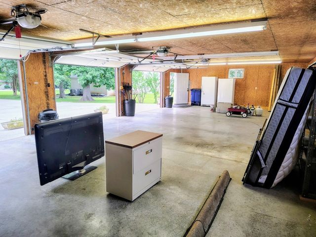 100 April Ln, Shelbyville, TN 37160