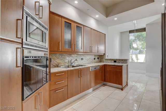 2877 Paradise Road 104, Las Vegas, NV 89109