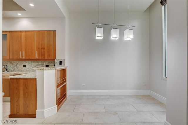 2877 Paradise Road 104, Las Vegas, NV 89109