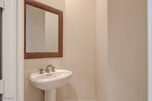 2877 Paradise Road 104, Las Vegas, NV 89109