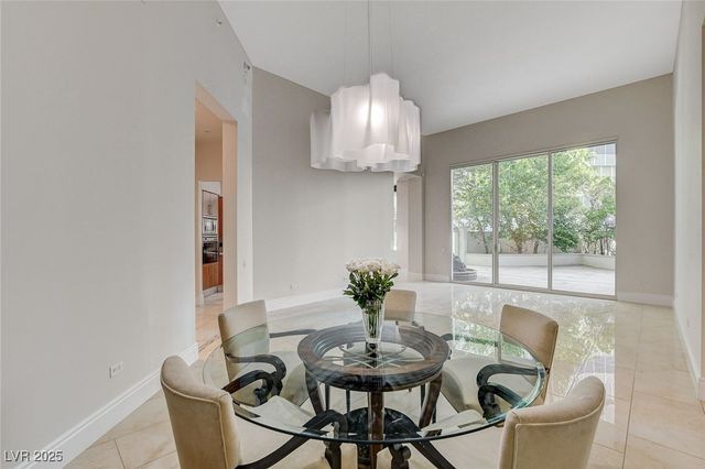 2877 Paradise Road 104, Las Vegas, NV 89109