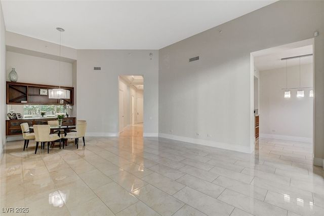 2877 Paradise Road 104, Las Vegas, NV 89109