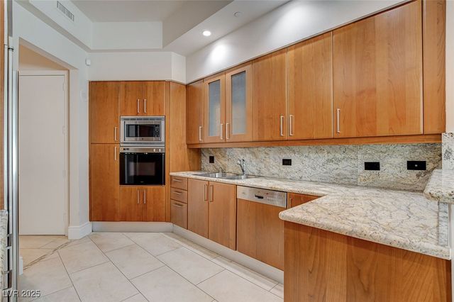 2877 Paradise Road 104, Las Vegas, NV 89109