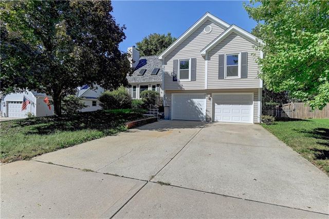 820 Black Oak Drive, Liberty, MO 64068