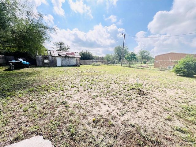 320 Crisantema Street, Sullivan City, TX 78595