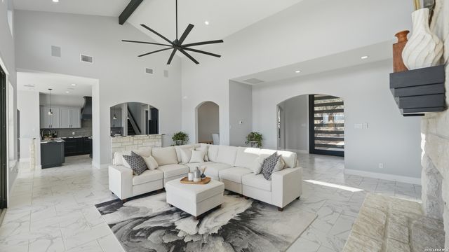 2587 Falling Oak, Blanco, TX 78606