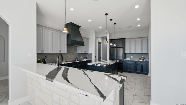 2587 Falling Oak, Blanco, TX 78606