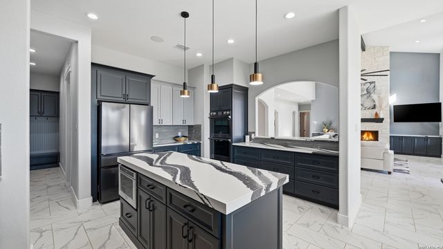 2587 Falling Oak, Blanco, TX 78606