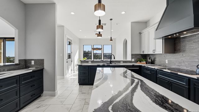 2587 Falling Oak, Blanco, TX 78606