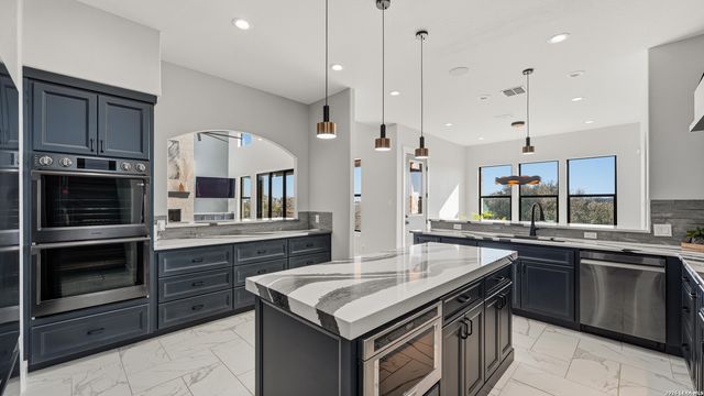 2587 Falling Oak, Blanco, TX 78606