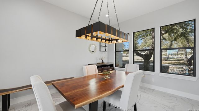 2587 Falling Oak, Blanco, TX 78606