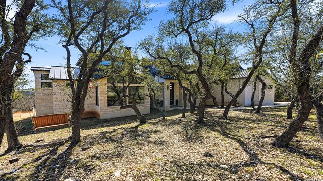 2587 Falling Oak, Blanco, TX 78606