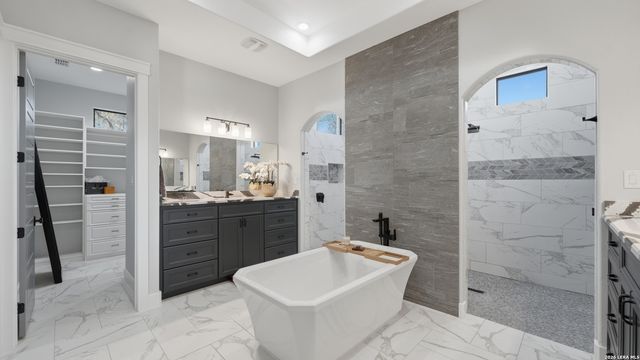 2587 Falling Oak, Blanco, TX 78606