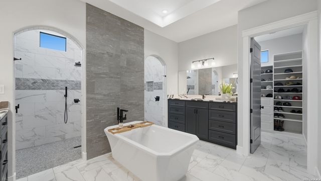 2587 Falling Oak, Blanco, TX 78606