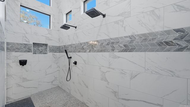 2587 Falling Oak, Blanco, TX 78606