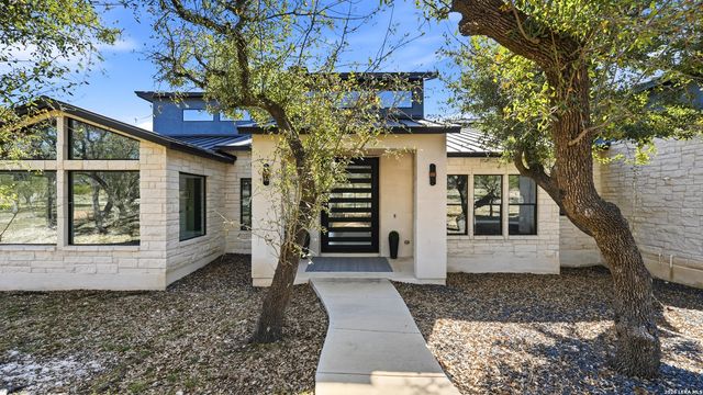 2587 Falling Oak, Blanco, TX 78606