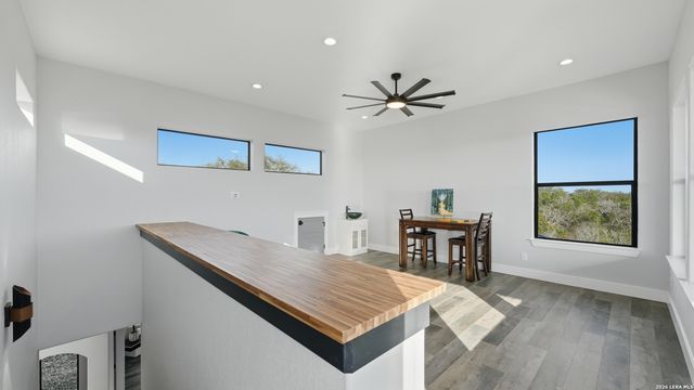 2587 Falling Oak, Blanco, TX 78606