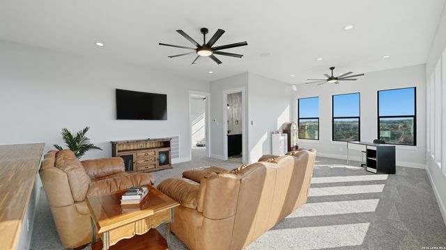 2587 Falling Oak, Blanco, TX 78606