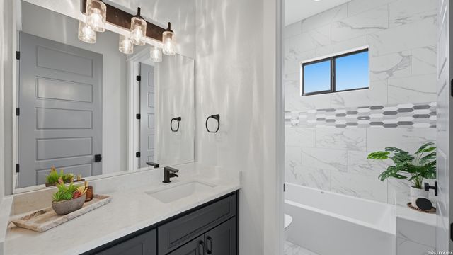 2587 Falling Oak, Blanco, TX 78606