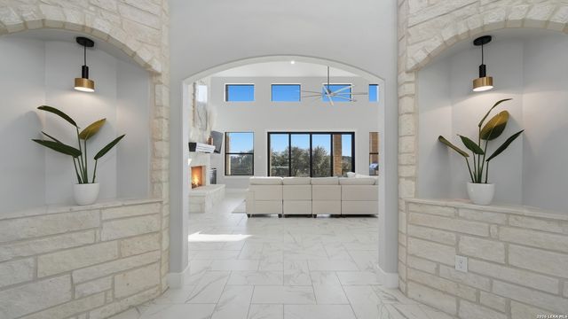 2587 Falling Oak, Blanco, TX 78606