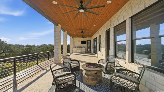 2587 Falling Oak, Blanco, TX 78606