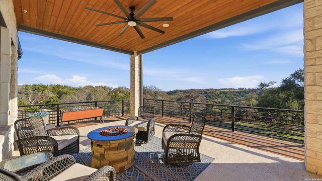 2587 Falling Oak, Blanco, TX 78606