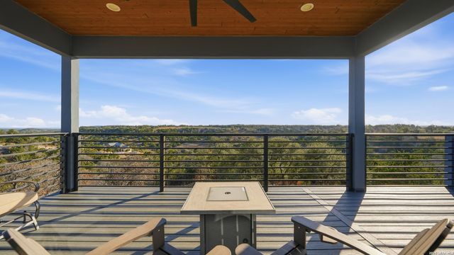 2587 Falling Oak, Blanco, TX 78606