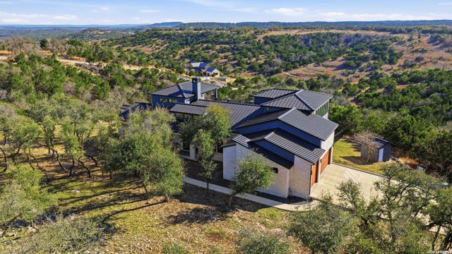 2587 Falling Oak, Blanco, TX 78606