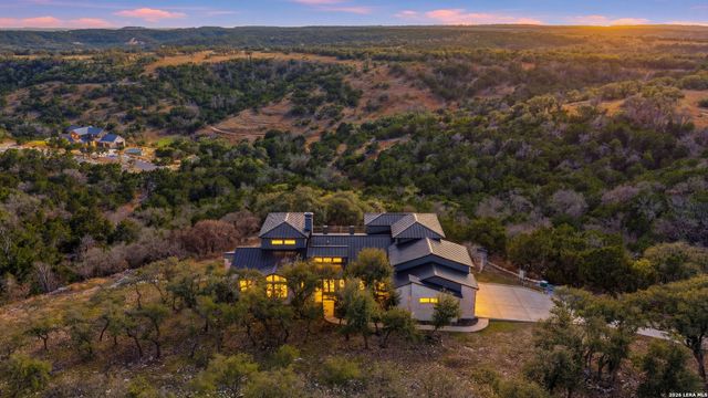 2587 Falling Oak, Blanco, TX 78606