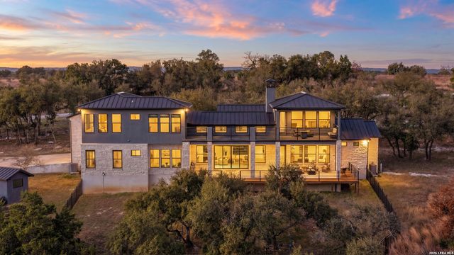 2587 Falling Oak, Blanco, TX 78606