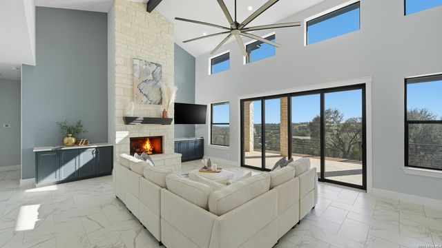 2587 Falling Oak, Blanco, TX 78606