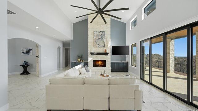 2587 Falling Oak, Blanco, TX 78606