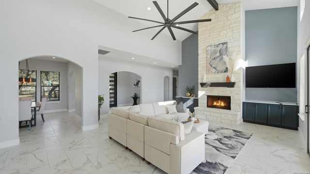 2587 Falling Oak, Blanco, TX 78606