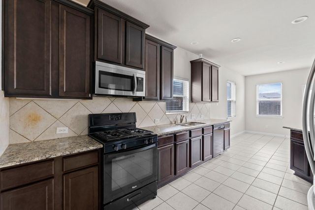 10015 Chase Court, Baytown, TX 77521