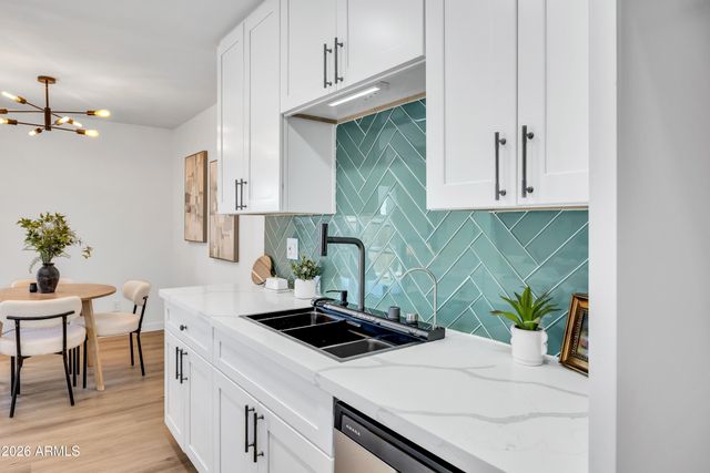 6062 W TOWNLEY Avenue, Glendale, AZ 85302