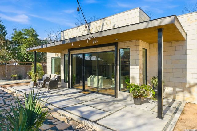 260 S Hackberry, New Braunfels, TX 78130