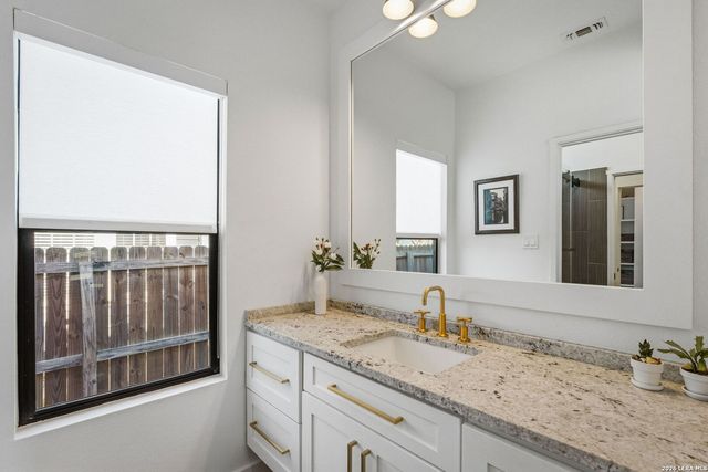 260 S Hackberry, New Braunfels, TX 78130