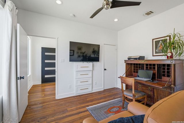 260 S Hackberry, New Braunfels, TX 78130