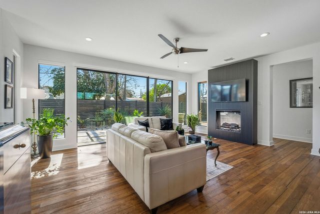 260 S Hackberry, New Braunfels, TX 78130