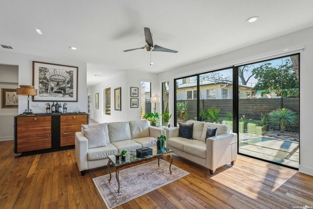 260 S Hackberry, New Braunfels, TX 78130