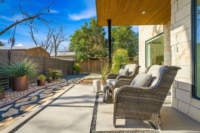 260 S Hackberry, New Braunfels, TX 78130