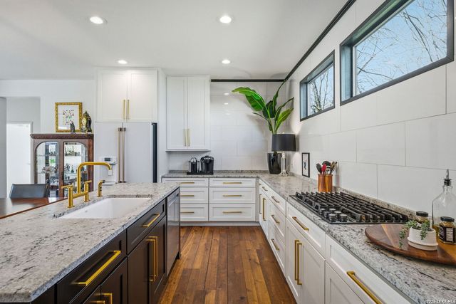 260 S Hackberry, New Braunfels, TX 78130