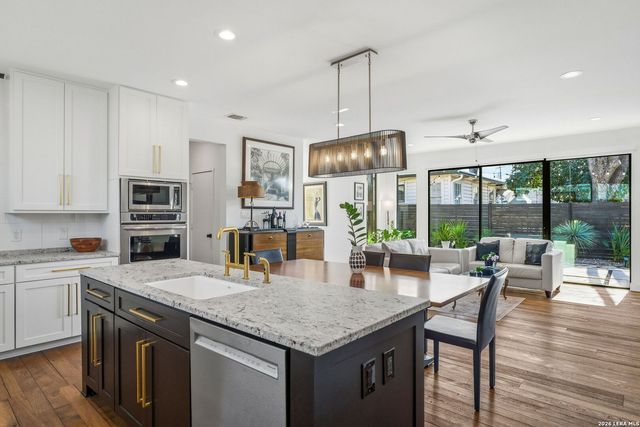 260 S Hackberry, New Braunfels, TX 78130