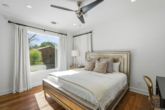 260 S Hackberry, New Braunfels, TX 78130