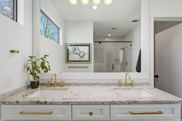 260 S Hackberry, New Braunfels, TX 78130