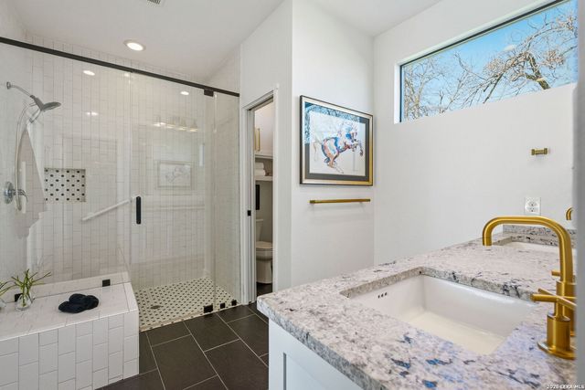 260 S Hackberry, New Braunfels, TX 78130