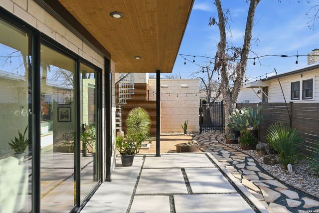 260 S Hackberry, New Braunfels, TX 78130